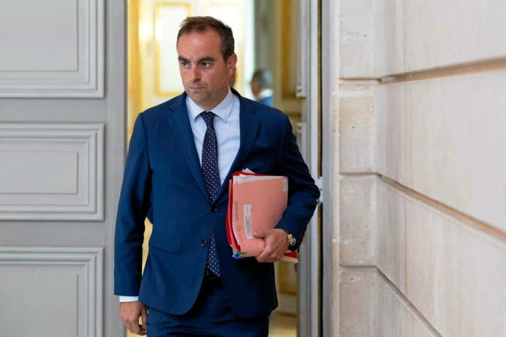, Actualités françaises: EXCLUSIF. Sébastien Lecornu met les états-majors au régime sec #France