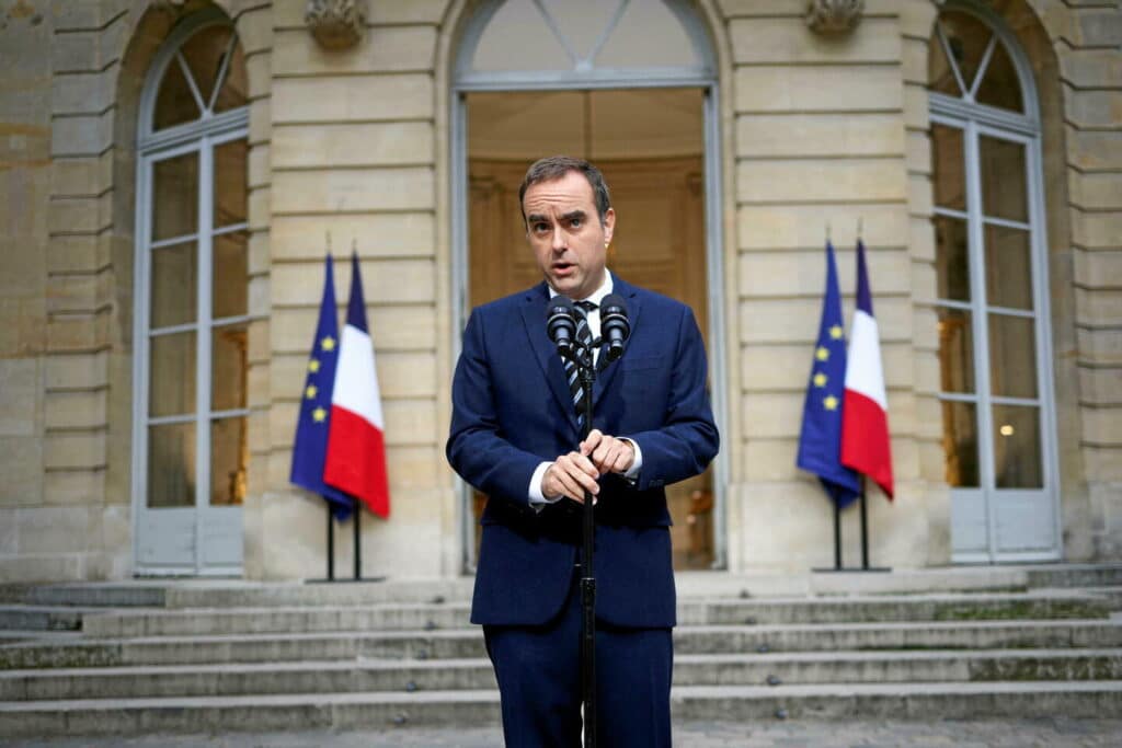 , Actualités France: Lecornu est nu, tout nu… trop nu ? #France